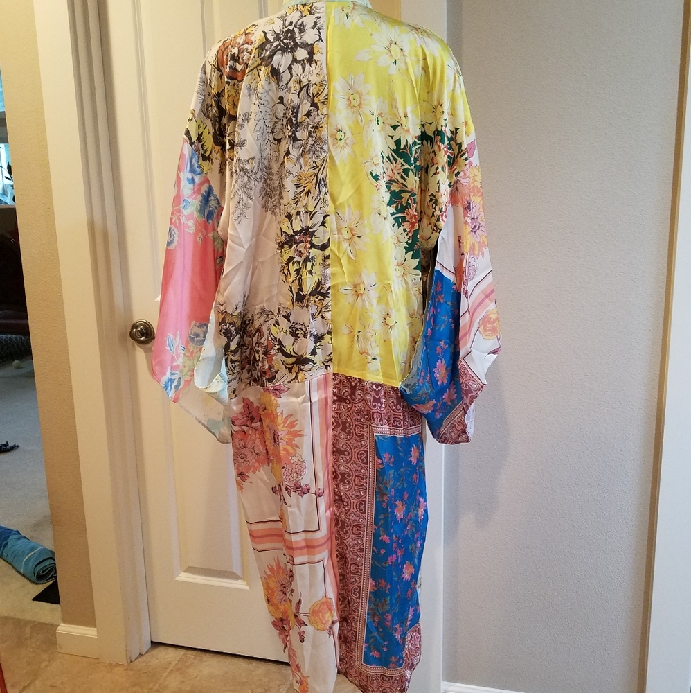 Free People Patched With Love Robe Kimono Mixed Floral Magic Combo Color M/L NWT - Picture 7 of 15